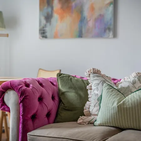 Berkeley Suites, 1 *