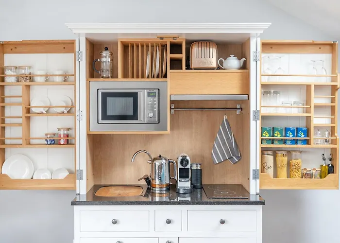 Berkeley Suites, 1 Bristol