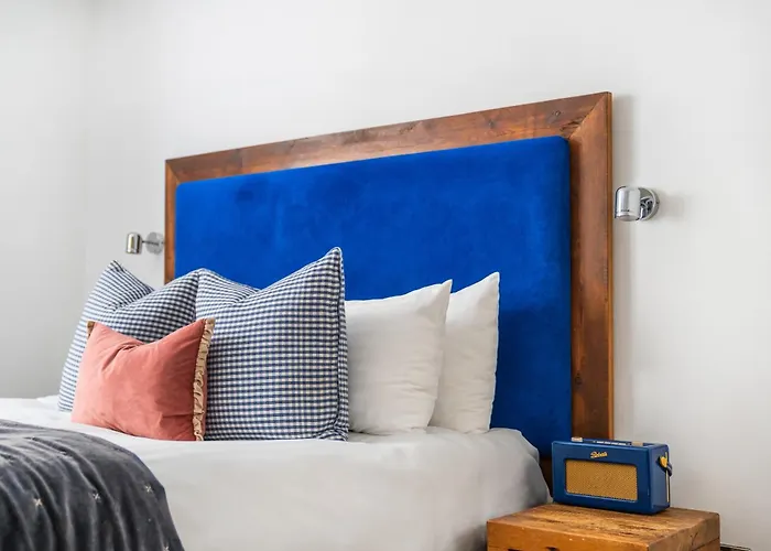 Berkeley Suites, 1 *