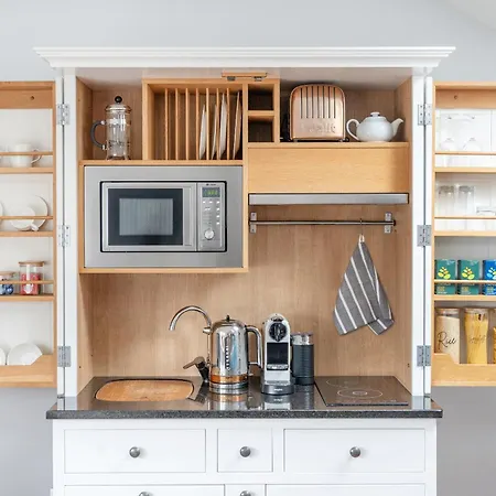 Berkeley Suites, 1 Bristol