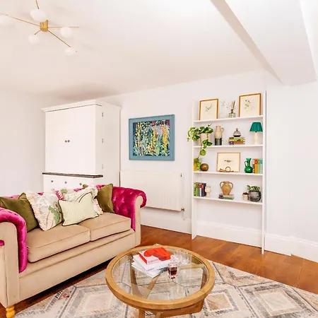 Suite 1, Berkeley Suites
