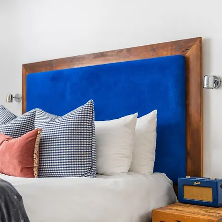 Berkeley Suites, 1 *