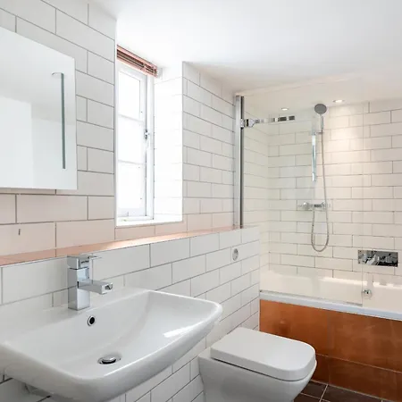 Apartment Berkeley Suites, 1 Bristol