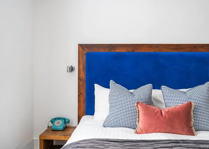 Berkeley Suites, 1 Bristol