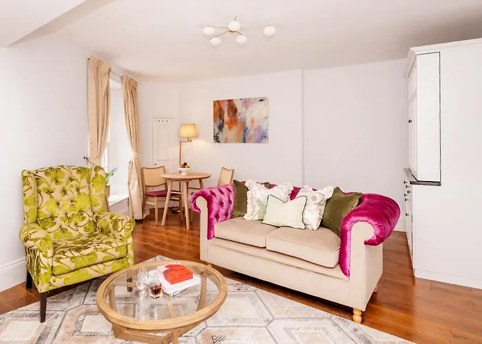 Berkeley Suites, 1 *