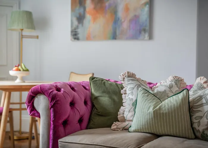 Berkeley Suites, 1 *