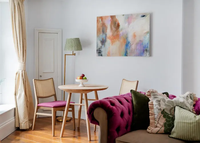 Berkeley Suites, 1 Bristol