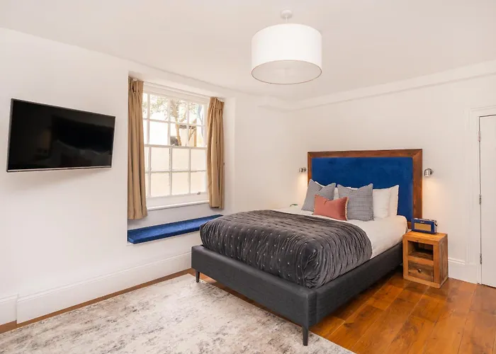 Berkeley Suites, 1 Bristol