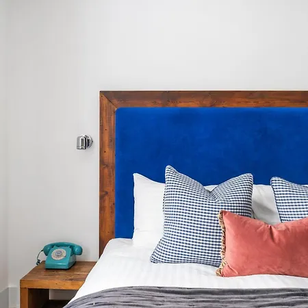 Berkeley Suites, 1 Bristol