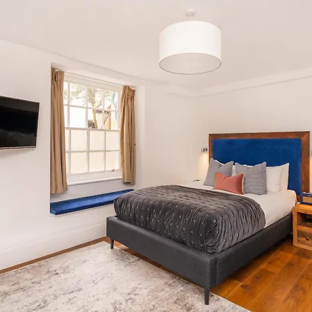 Berkeley Suites, 1 Bristol